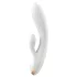 Satisfyer Double Flex - programėle valdomas klitorio vibratorius su lankstomais atšakomis (baltas)