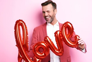 Valentino dienos dovanų idėjos vyrams, kurios sukurs aistrą ir intymią atmosferą